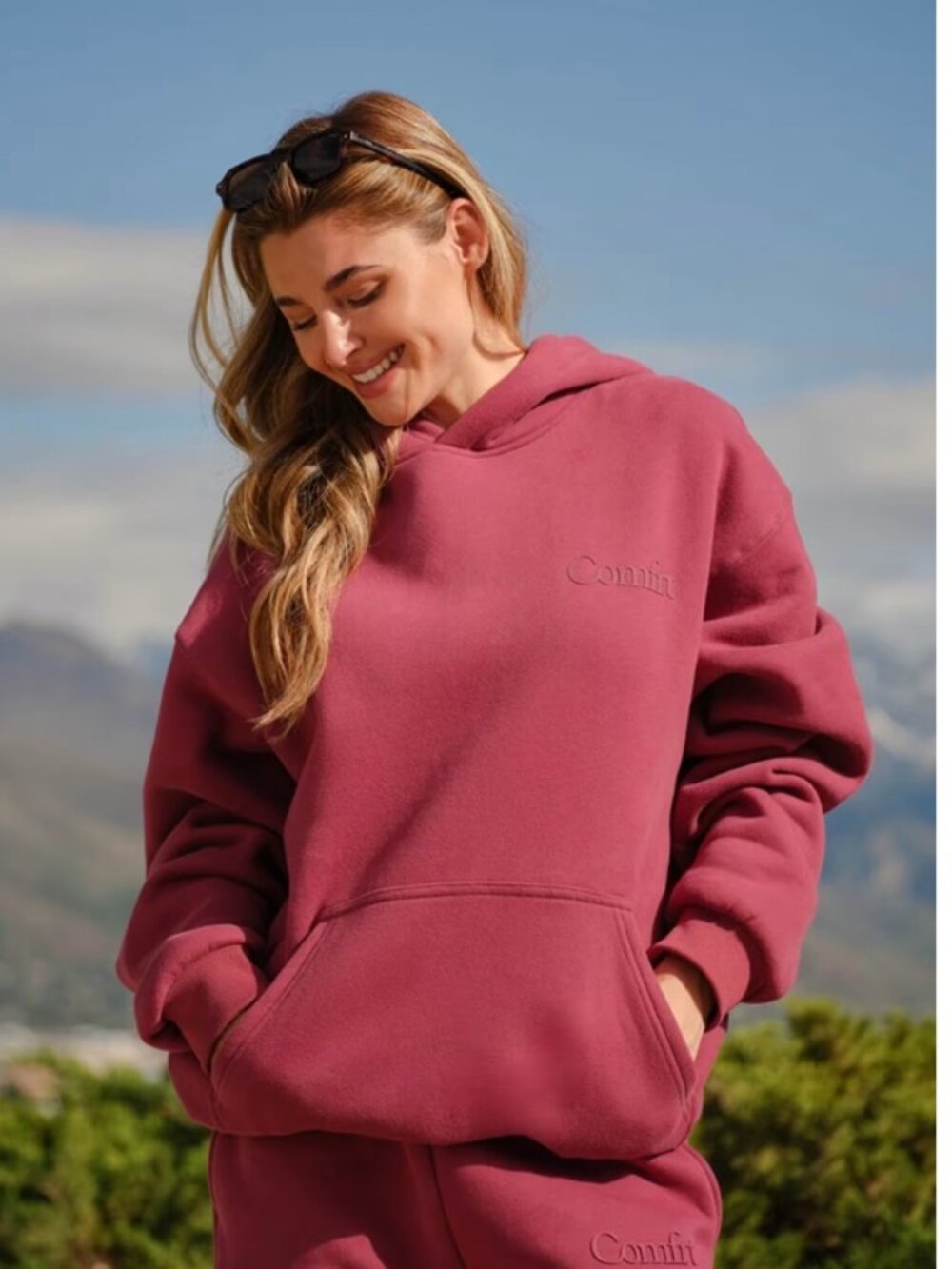 Comfrt Minimalist Hoodie Color Berry Size XL Excellent